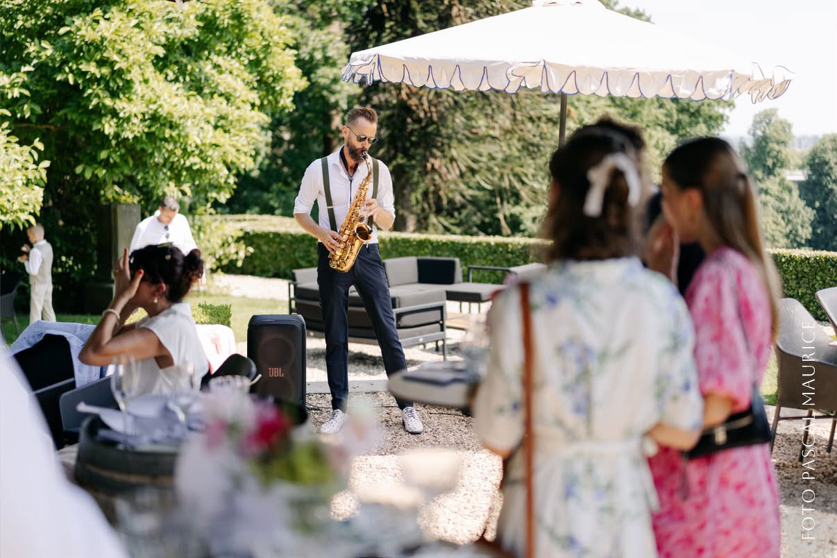 Mr-Pieter-Sax-speelt-op-een-trouwborrel-bij-Rhederoord